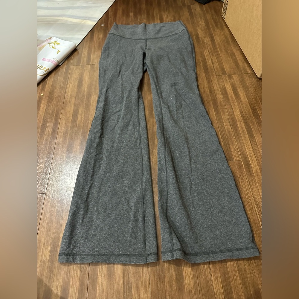 Aritzia TNA heather grey flare yoga pants loungewear size medium - Picture 8 of 9